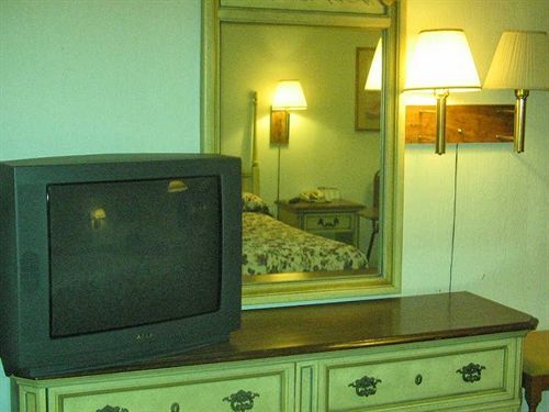 The Hastings Inn Salina Bagian luar foto